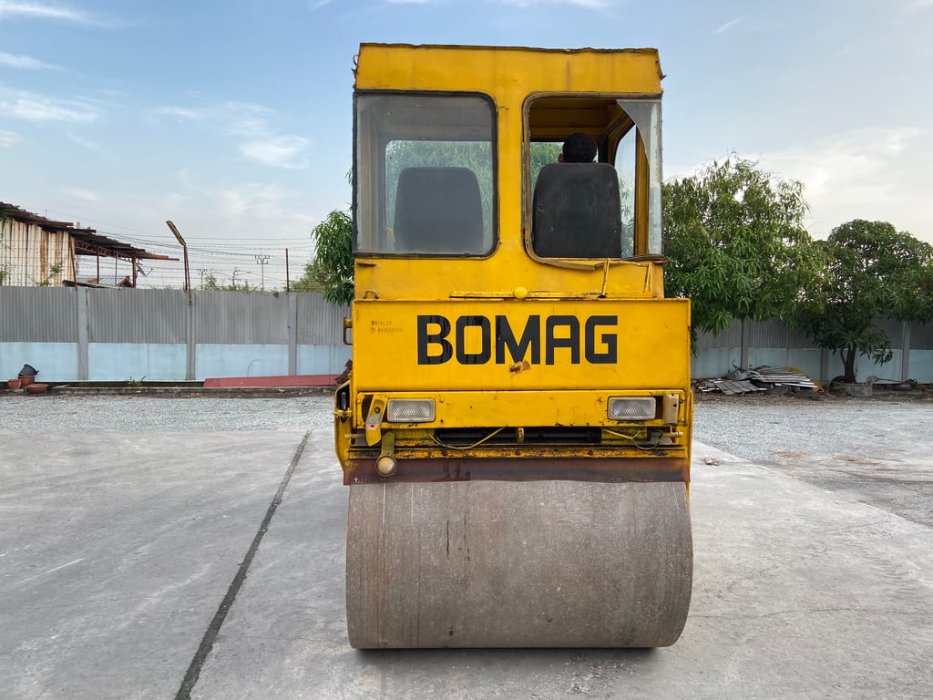 รถบดล้อเหล็ก BOMAG  BW141AD ขนาด 7 ตัน   รถเก่านอกนำเข้า ติดต่อ  Line jiraroj2909