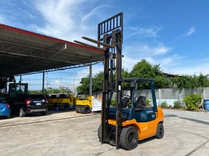 รถฟอร์คลิฟท์  TOYOTA  7FD25 ยก 2.5 ตัน เสาสูง 3 เมตร รถเก่านอก   ติดต่อ Line jiraroj2909