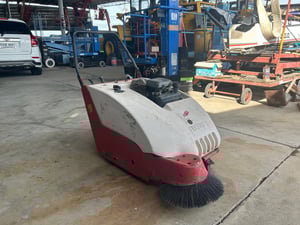 รถดูดฝุ่นแบบเดินตาม เครื่องยนต์เบนซิน ติดต่อ Line jiraroj2909