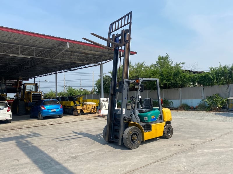 รถฟอร์คลิฟท์ KOMATSU FD25T-14 ยก 2.5ตัน เสาสูง 3 เมตร รถเก่านอก ติดต่อ Line jiraroj2909 รถฟอร์คลิฟท์ KOMATSU FD25T-14 ยก 2.5ตัน เสาสูง 3 เมตร รถเก่านอก ติดต่อ Line jiraroj2909