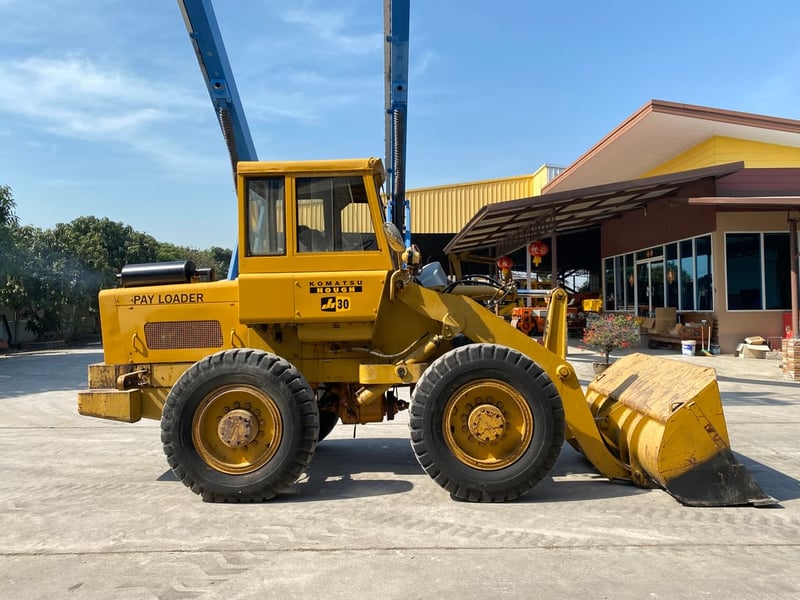 รถตักล้อยาง KOMATSU JH30B บุ้งกี๋ 1คิว รถเก่านอกนำเข้า ติดต่อ Line jiraroj2909 รถตักล้อยาง KOMATSU JH30B บุ้งกี๋ 1คิว รถเก่านอกนำเข้า ติดต่อ Line jiraroj2909