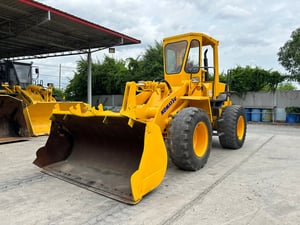 รถตักล้อยาง KOMATSU WA180 บุ้งกี๋ 1.6 คิว ยกสูง 3.3 ม. รถเก่านอกนำเข้า ติดต่อ Line jiraroj2909 รถตักล้อยาง KOMATSU WA180 บุ้งกี๋ 1.6 คิว ยกสูง 3.3 ม. รถเก่านอกนำเข้า ติดต่อ Line jiraroj2909