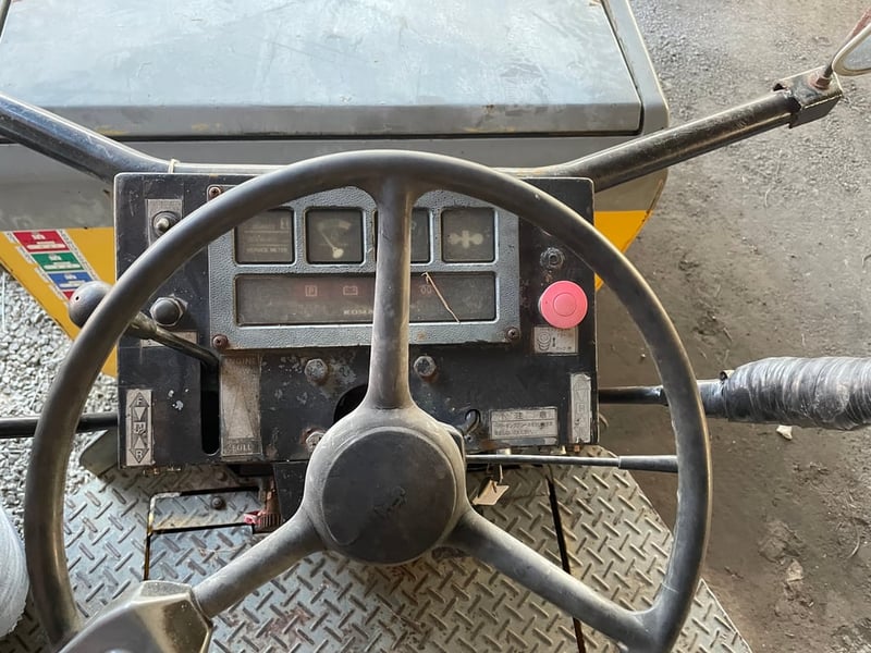 รถบดล้อหน้าเหล็กล้อหลังยาง KOMATSU  JV40CW-2  ขนาด 4 ตัน  รถเก่านอกนำเข้า  ติดต่อ Line  jiraroj2909