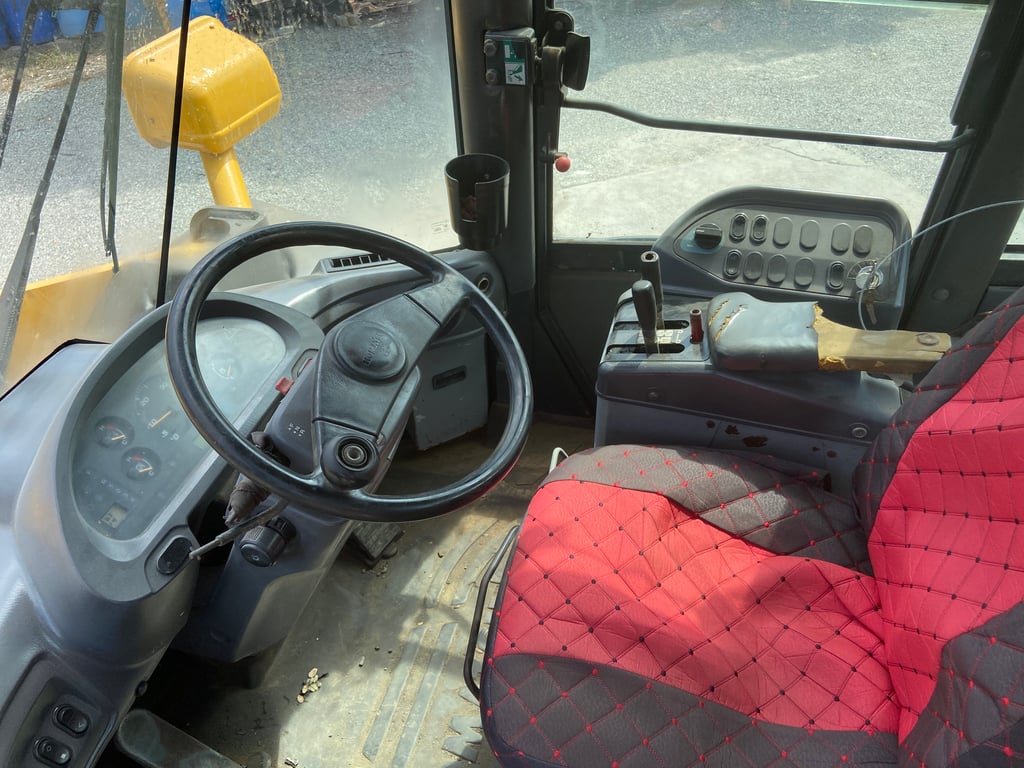 รถตักล้อยาง KOMATSU WA380-6 บุ้งกี๋ 3.4 คิว รถเก่านอกนำเข้า ติดต่อ Line jiraroj2909 รถตักล้อยาง KOMATSU WA380-6 บุ้งกี๋ 3.4 คิว รถเก่านอกนำเข้า ติดต่อ Line jiraroj2909