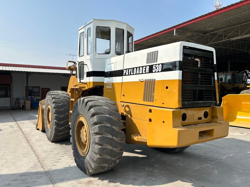 รถตักล้อยาง KOMATSU  530 เทียบเท่า WA300 บุ้งกี๋ 2.3 คิว ยกสูง 3.6 ม. รถเก่านอกนำเข้า ติดต่อ Line jiraroj2909