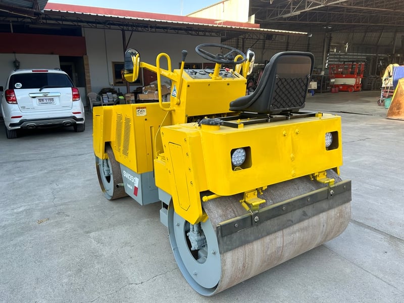 รถบดสั่นสะเทือนล้อเหล็ก SAKAI  SW350 หนัก 2.5 ตัน รถเก่านอก ติดต่อ Line  jiraroj2909