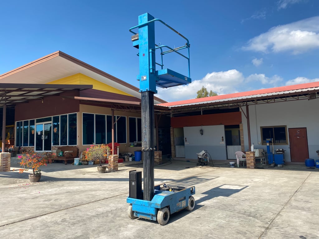 รถกระเช้าไฟฟ้าเสาเดี่ยว 4ล้อ AICHI SV03A  ความสูง2.7เมตร รถเก่านอก ติดต่อ Line jiraroj2909