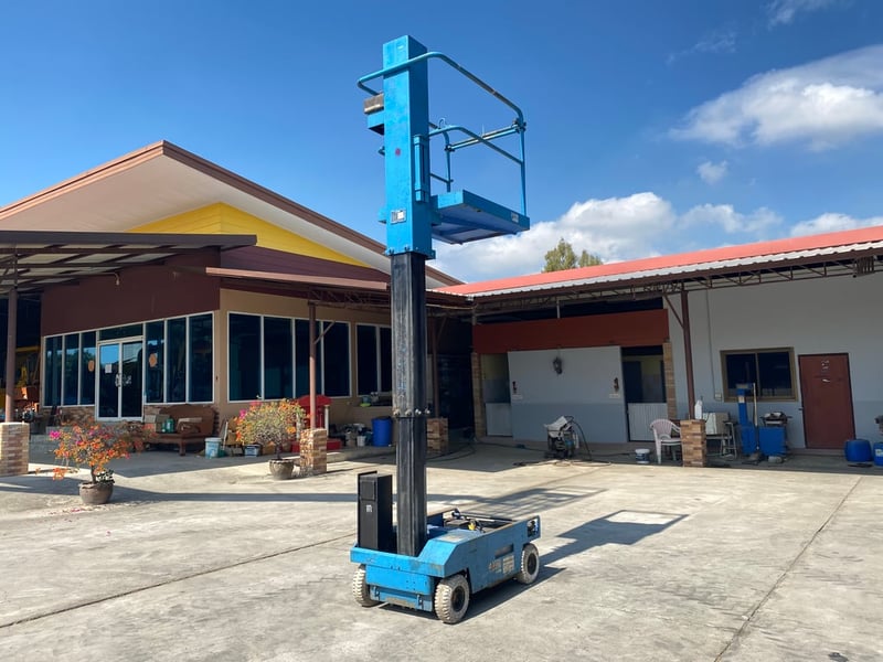 รถกระเช้าไฟฟ้าเสาเดี่ยว 4ล้อ AICHI SV03A  ความสูง2.7เมตร รถเก่านอก ติดต่อ Line jiraroj2909