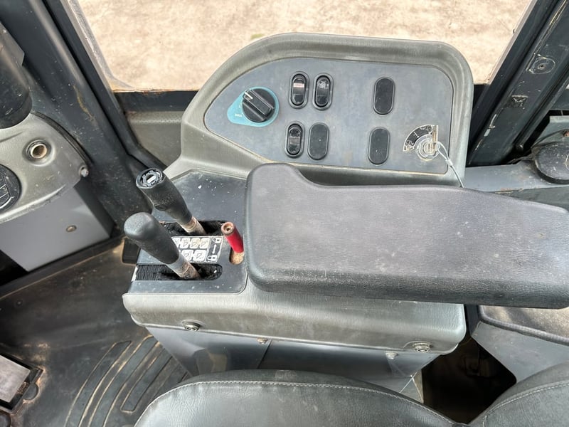รถตักล้อยาง KOMATSU  WA380-6 บุ้งกี๋ 3.3 คิว  รถเก่านอกนำเข้า ติดต่อ Line jiraroj2909