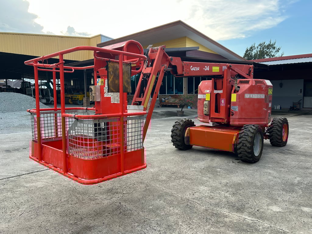 รถกระเช้า GENIE  Z34 -22IC ความสูง 10.4 เมตร  รถเก่านอกนำเข้า  ติดต่อ Line jiraroj2909