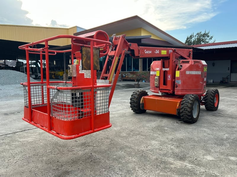 รถกระเช้า GENIE  Z34 -22IC ความสูง 10.4 เมตร  รถเก่านอกนำเข้า  ติดต่อ Line jiraroj2909