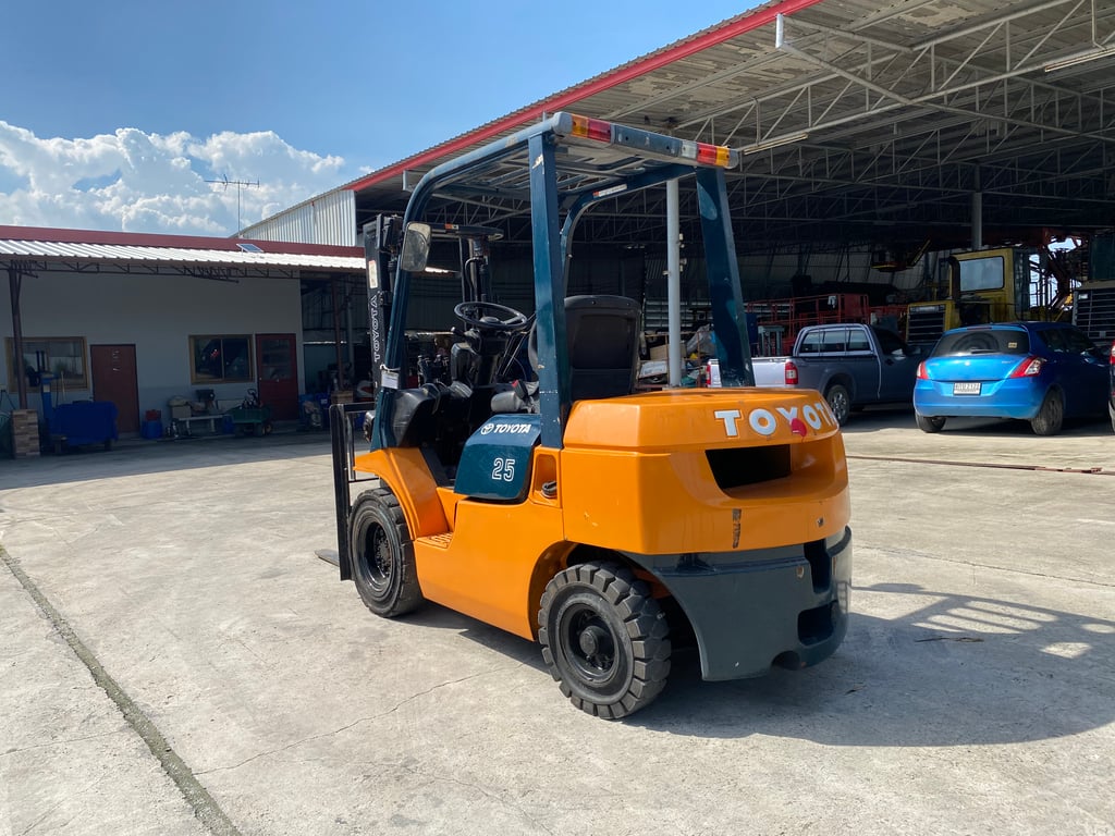 รถฟอร์คลิฟท์ TOYOTA 7FD25 ยก 2.5 ตัน เสาสูง 3 เมตร รถเก่านอก ติดต่อ Line jiraroj2909 รถฟอร์คลิฟท์ TOYOTA 7FD25 ยก 2.5 ตัน เสาสูง 3 เมตร รถเก่านอก ติดต่อ Line jiraroj2909