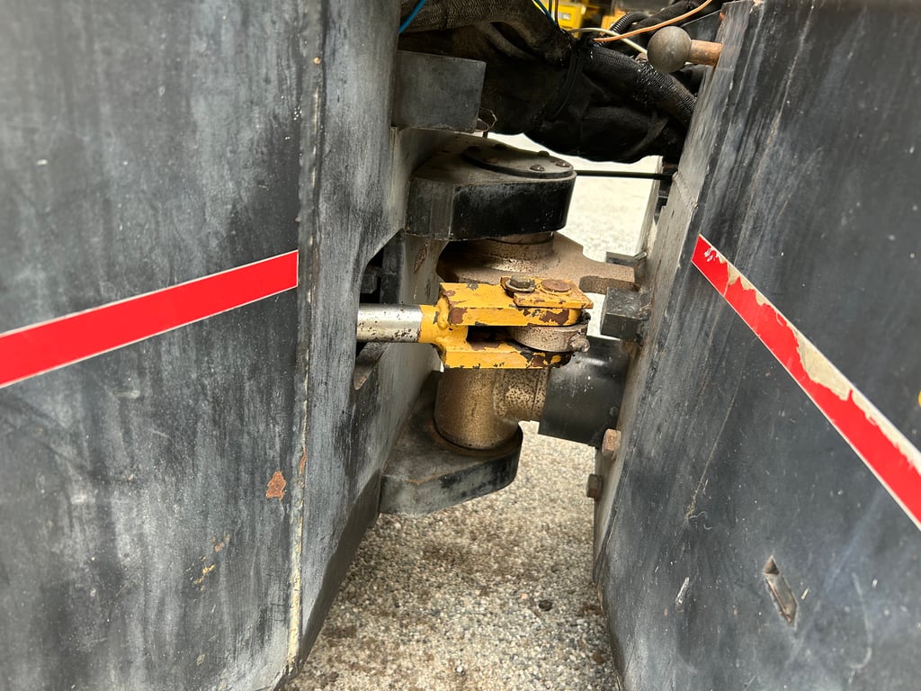 รถบดล้อหน้าเหล็กล้อหลังยาง CAT CB-335D ขนาด 4 ตัน รถเก่านอกนำเข้า ติดต่อ Line jiraroj2909 รถบดล้อหน้าเหล็กล้อหลังยาง CAT CB-335D ขนาด 4 ตัน รถเก่านอกนำเข้า ติดต่อ Line jiraroj2909