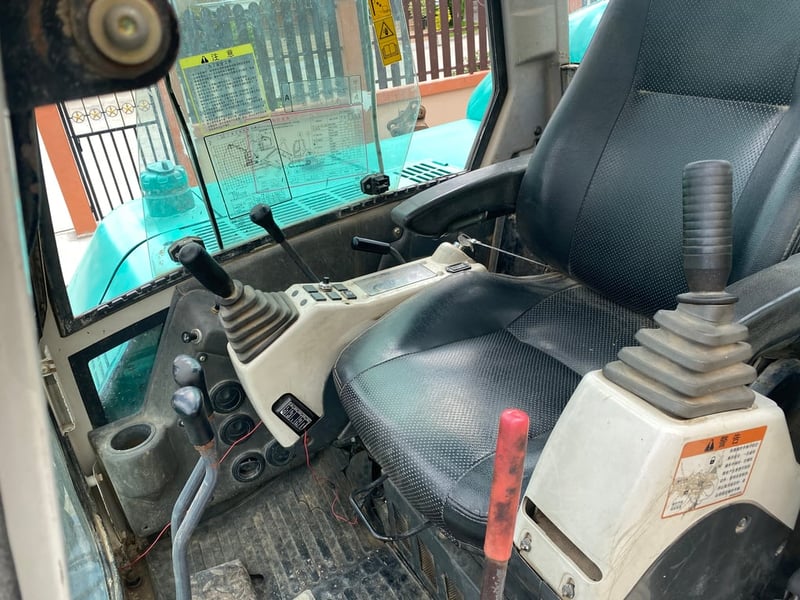 รถแบคโฮ IHI 60NS ขนาด 5 ตัน รถเก่านอก มีเอกสาร ติดต่อ line  jiraroj2909