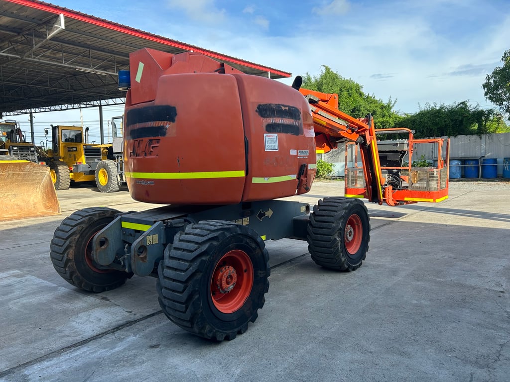ขายรถกระเช้าบูม JLG รุ่น 450AJ ความสูง 13.7 เมตร รถเก่านอก ติดต่อ Line jiraroj2909