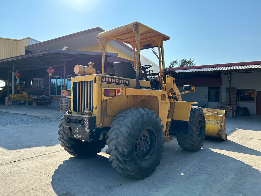 รถตักล้อยาง TOYOTA SDT15 บุ้งกี๋ 1.3 คิว  รถเก่านอกนำเข้า ติดต่อ Line jiraroj2909