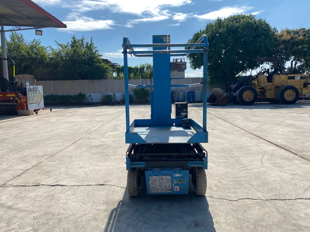 รถกระเช้าไฟฟ้าเสาเดี่ยว 4ล้อ AICHI SV03A  ความสูง2.7เมตร รถเก่านอก ติดต่อ Line jiraroj2909