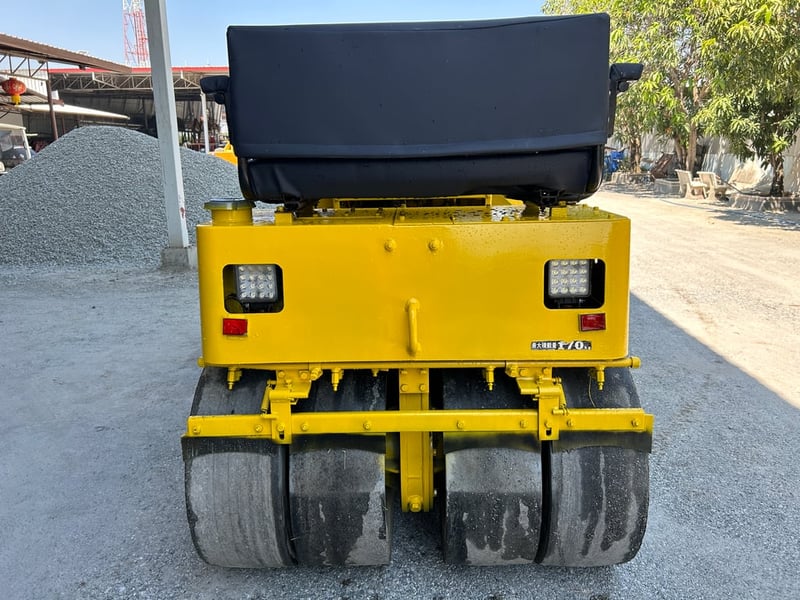 รถบดล้อหน้าเหล็กล้อหลังยาง SAKAI  TW350 ขนาด 2.5 ตัน รถเก่านอกนำเข้า  ติดต่อ   Line  jiraroj2909