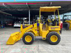 รถตักล้อยาง MITSUBISHI WS200 บุ้งกี๋ 0.3 คิว  รถเก่านอกนำเข้า ติดต่อ Line jiraroj2909