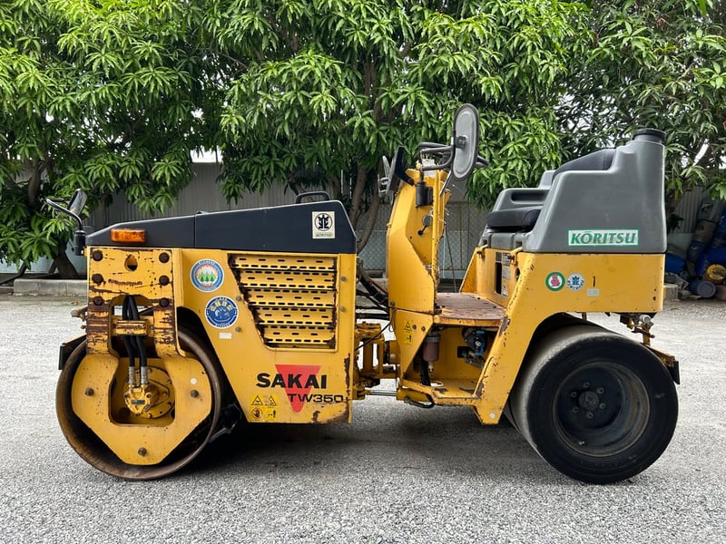 รถบด SAKAI TW350-1 ขนาด 2.5ตัน รถเก่านอกนำเข้า  ติดต่อ   Line  jiraroj2909