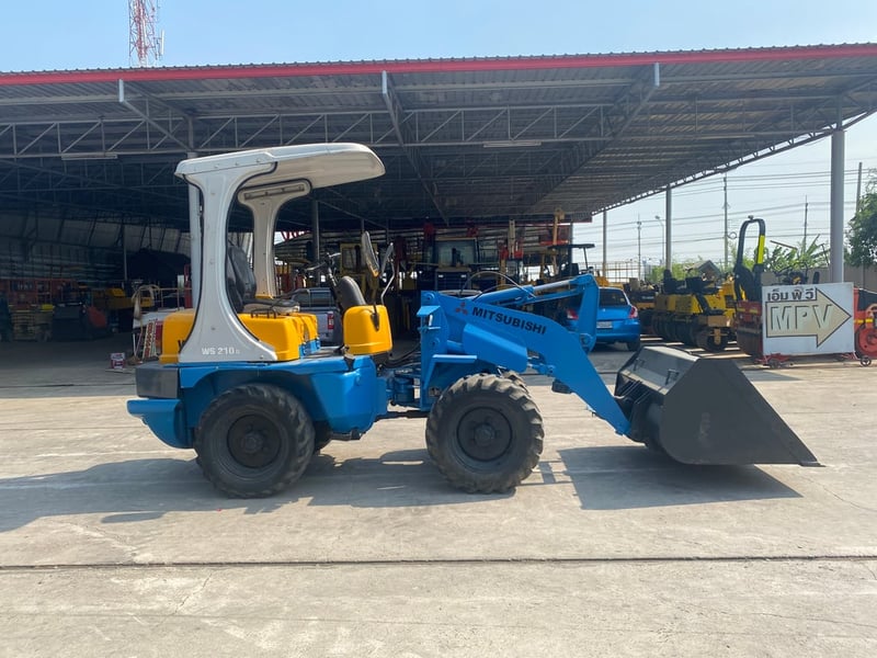 รถตักล้อยาง MITSUBISHI WS210 เทียบเท่า WA30   บุ้งกี๋ 0.7 คิว  รถเก่านอกนำเข้า   ติดต่อ   Line jiraroj2909
