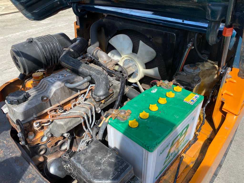 รถฟอร์คลิฟท์  TOYOTA  7FD25 ยก 2.5 ตัน เสาสูง 3 เมตร รถเก่านอก   ติดต่อ Line jiraroj2909