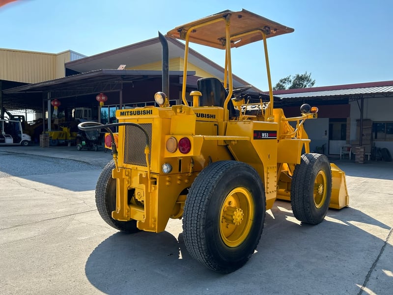 รถตักล้อยาง MITSUBISHI WS3 บุ้งกี๋ 0.5 คิว  รถเก่านอกนำเข้า ติดต่อ Line jiraroj2909