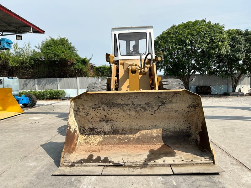 รถตักล้อยาง KOMATSU  530 เทียบเท่า WA300 บุ้งกี๋ 2.3 คิว ยกสูง 3.6 ม. รถเก่านอกนำเข้า ติดต่อ Line jiraroj2909