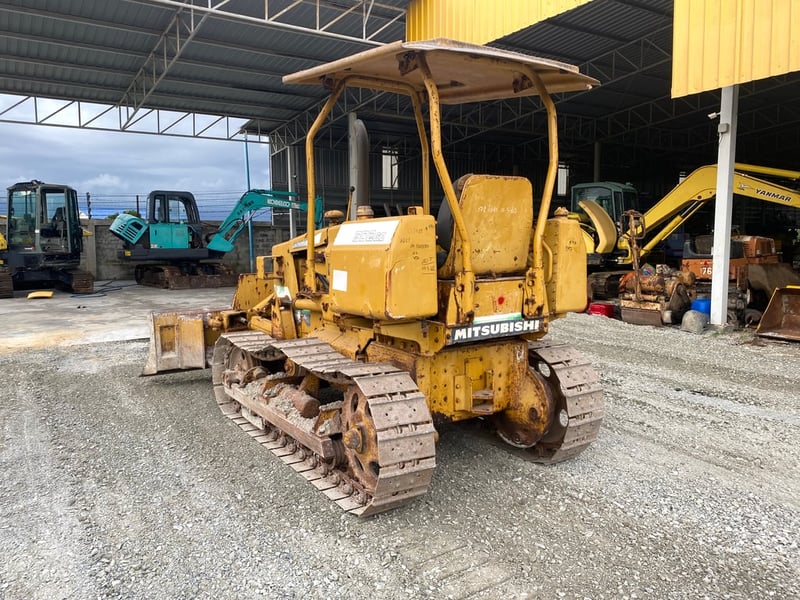 รถดันดิน รถแทรคเตอร์ MITSUBISHI BD2F  ติดต่อ  Line jiraroj2909