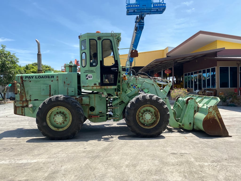 รถตักล้อยาง KOMATSU  JH63-2   บุ้งกี๋ 1.6 คิว  รถเก่านอกนำเข้า    ติดต่อ Line  jiraroj2909