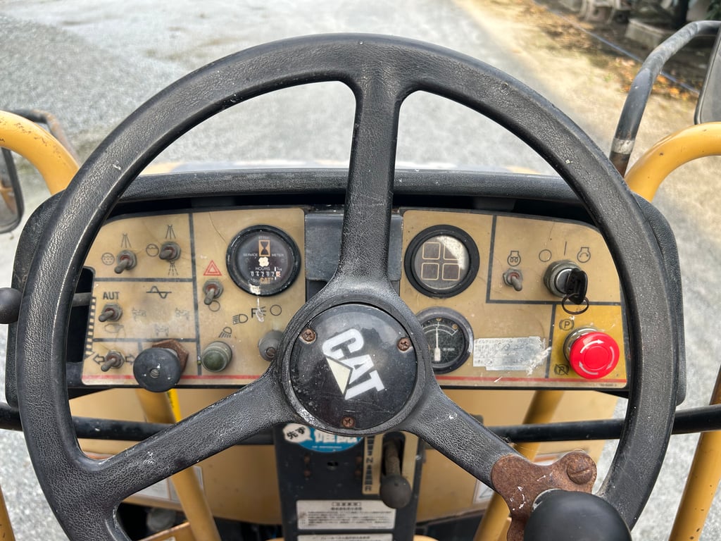 รถบดล้อหน้าเหล็กล้อหลังยาง CAT CB-335D ขนาด 4 ตัน รถเก่านอกนำเข้า ติดต่อ Line jiraroj2909 รถบดล้อหน้าเหล็กล้อหลังยาง CAT CB-335D ขนาด 4 ตัน รถเก่านอกนำเข้า ติดต่อ Line jiraroj2909