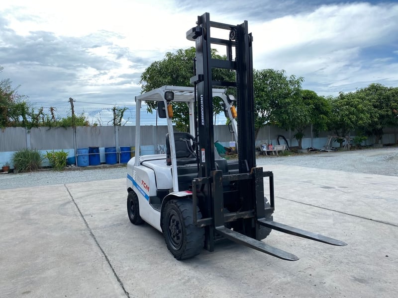 รถฟอร์คลิฟท์ TCM ขนาด 3ตัน รุ่น FD30T3 ยกสูง 4เมตร รถเก่านอกนำเข้า ติดต่อ Line jiraroj2909