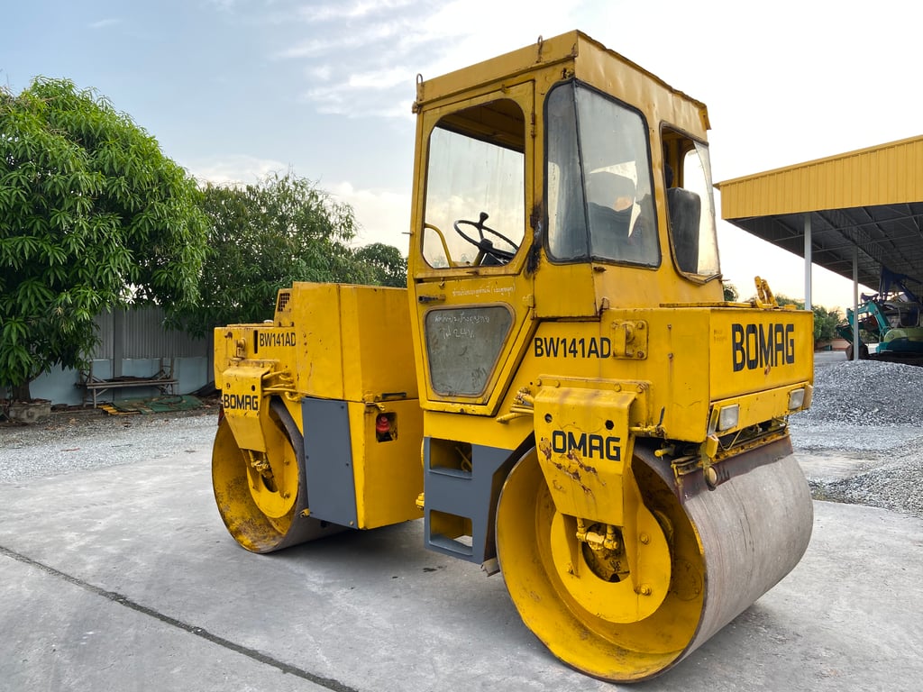 รถบดล้อเหล็ก BOMAG  BW141AD ขนาด 7 ตัน   รถเก่านอกนำเข้า ติดต่อ  Line jiraroj2909