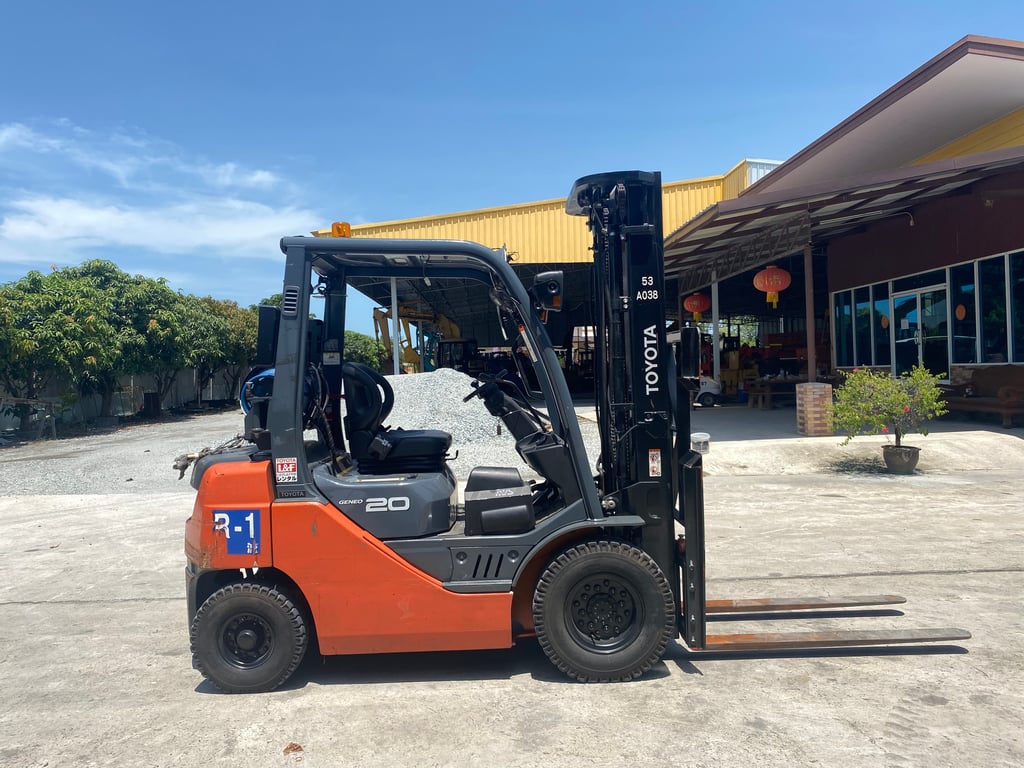 รถฟอร์คลิฟท์ TOYOTA 02-8FG20 ยก 2ตัน ยกสูง 5.5เมตร ใช้แก๊ส LPG ติดต่อ Line jiraroj2909 รถฟอร์คลิฟท์ TOYOTA 02-8FG20 ยก 2ตัน ยกสูง 5.5เมตร ใช้แก๊ส LPG ติดต่อ Line jiraroj2909