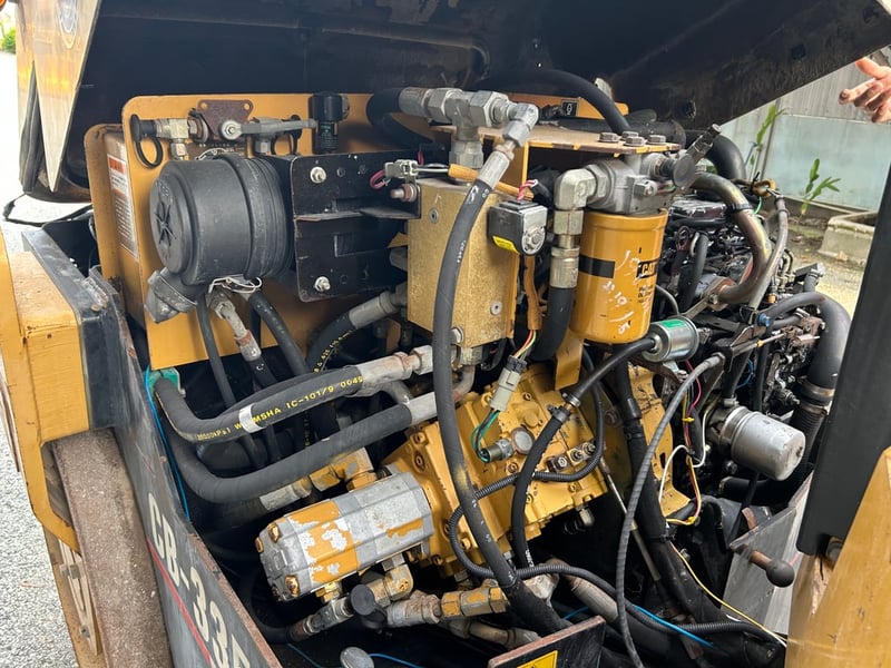 รถบดล้อหน้าเหล็กล้อหลังยาง CAT CB-335D ขนาด 4 ตัน รถเก่านอกนำเข้า  ติดต่อ   Line  jiraroj2909