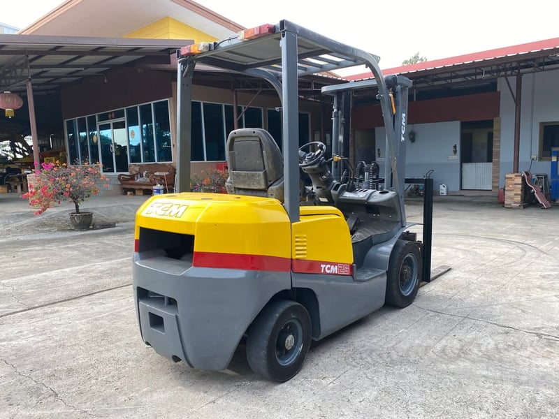 รถฟอร์คลิฟท์ TCM  FD25T3C ขนาด 2.5 ตัน ยกสูง 3 เมตร รถเก่านอกนำเข้า ติดต่อ Line jiraroj2909