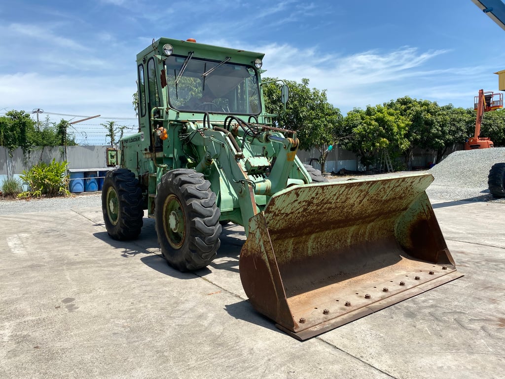 รถตักล้อยาง KOMATSU  JH63-2   บุ้งกี๋ 1.6 คิว  รถเก่านอกนำเข้า    ติดต่อ Line  jiraroj2909