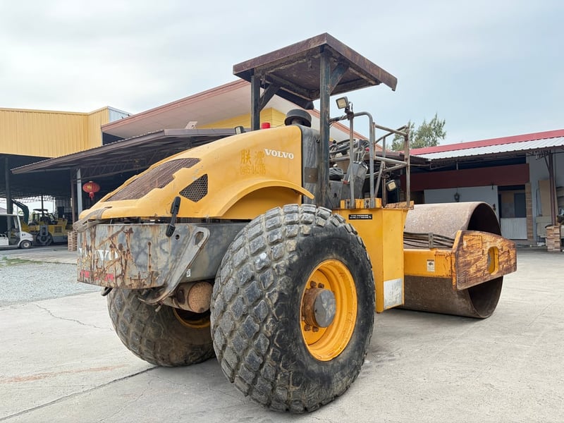 รถบดสั่นสะเทือน VOLVO SD110 ขนาด 11 ตัน   รถเก่านอกนำเข้า ติดต่อ  Line jiraroj2909