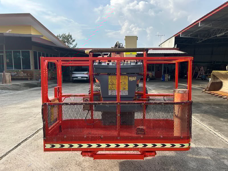 ขายรถกระเช้าบูม JLG  450AJ ความสูง 13.7 เมตร รถเก่านอก ติดต่อ Line jiraroj2909