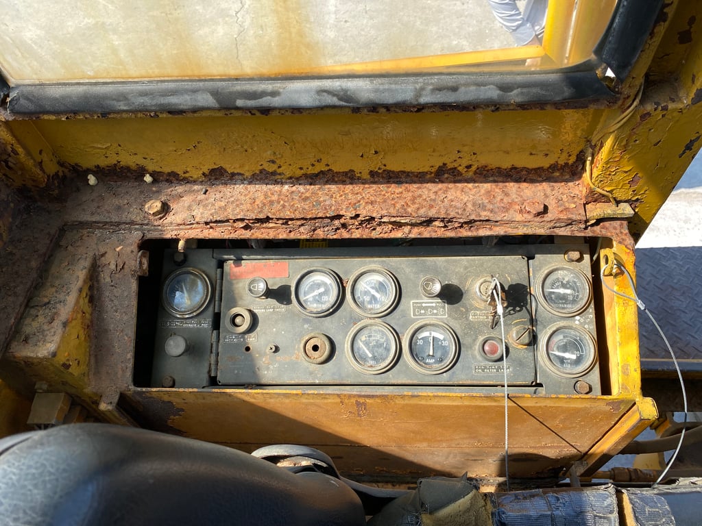 รถตักล้อยาง KOMATSU  JH30B บุ้งกี๋ 1คิว   รถเก่านอกนำเข้า ติดต่อ Line jiraroj2909