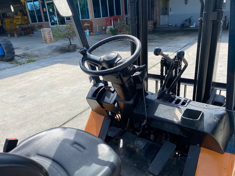 รถฟอร์คลิฟท์  TOYOTA  7FD25 ยก 2.5 ตัน เสาสูง 3 เมตร รถเก่านอก   ติดต่อ Line jiraroj2909