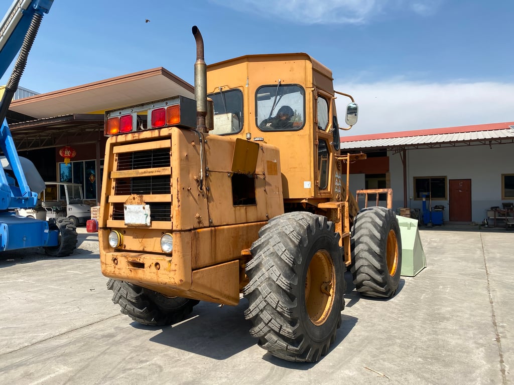 รถตักล้อยาง KOMATSU  510 กรองคู่ บุ้งกี๋ 1คิว รถเก่านอกนำเข้า ติดต่อ  Line jiraroj2909