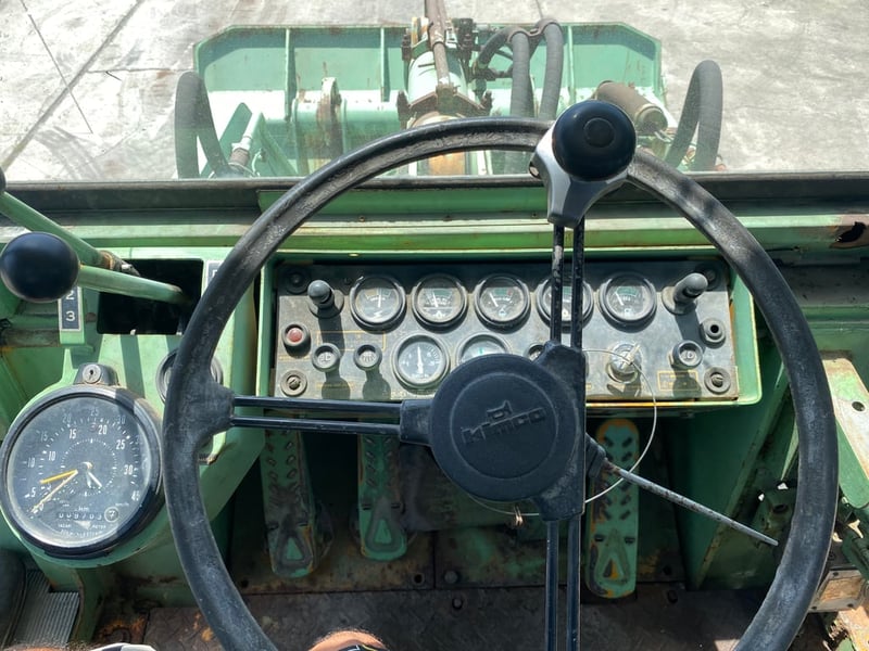 รถตักล้อยาง KOMATSU JH63-2 บุ้งกี๋ 1.6 คิว รถเก่านอกนำเข้า ติดต่อ Line jiraroj2909 รถตักล้อยาง KOMATSU JH63-2 บุ้งกี๋ 1.6 คิว รถเก่านอกนำเข้า ติดต่อ Line jiraroj2909