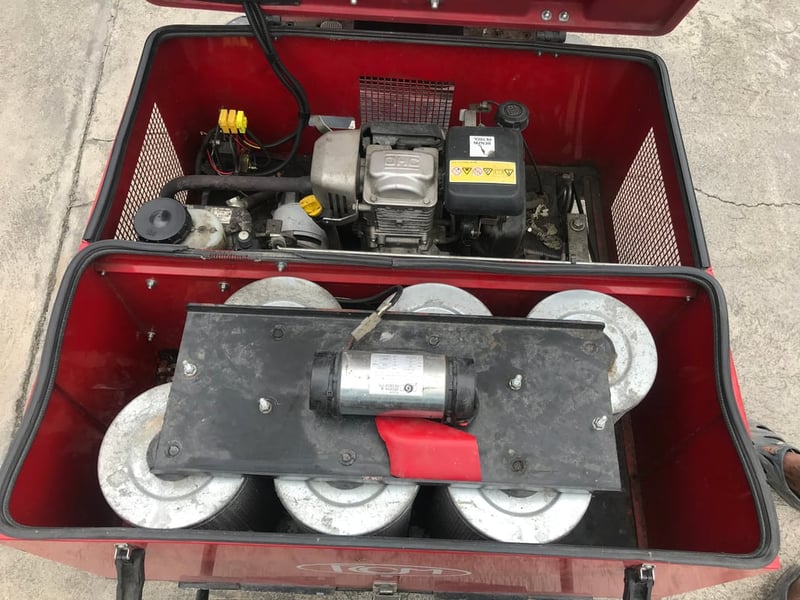 รถดูดฝุ่นแบบขับ RCM  ติดต่อ Line jiraroj2909