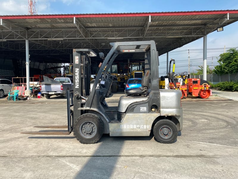 รถฟอร์คลิฟท์ NISSAN  YG1F2A250 ยก 2.5ตัน ยกสูง 4.3เมตร   ติดต่อ Line jiraroj2909