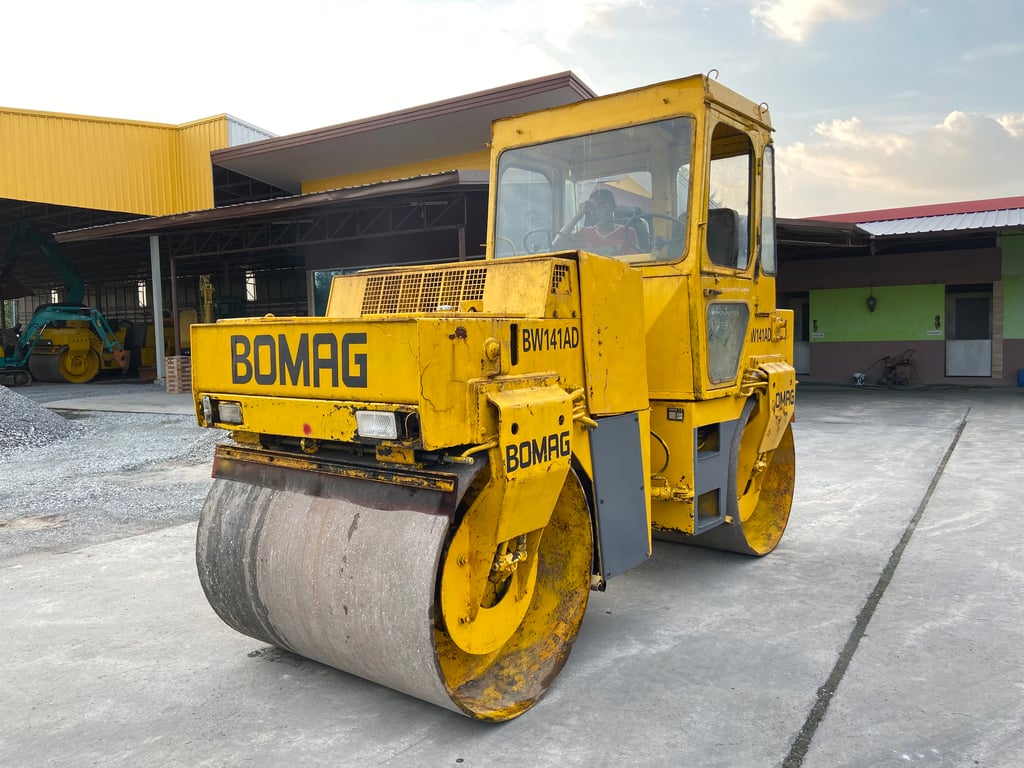 รถบดล้อเหล็ก BOMAG  BW141AD ขนาด 7 ตัน   รถเก่านอกนำเข้า ติดต่อ  Line jiraroj2909
