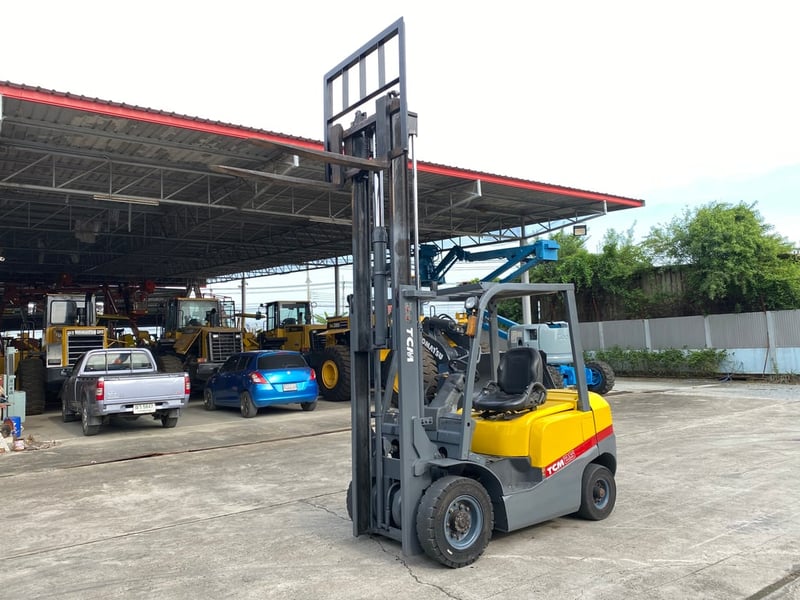 รถฟอร์คลิฟท์TCM  FD25T3C ขนาด 2.5ตัน   ยกสูง 3เมตร รถเก่านอกนำเข้า ติดต่อ Line jiraroj2909