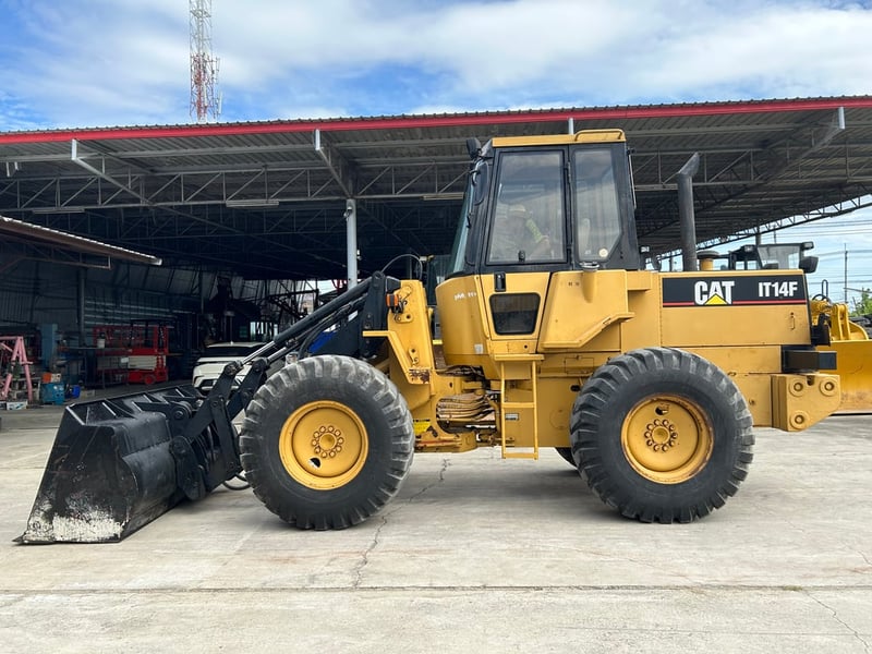 รถตักล้อยาง CAT IT14F บุ้งกี๋ 1.4 คิว ยกสูง 3.6 ม. คอนโทรลเดี่ยว รถเก่านอกนำเข้า ติดต่อ Line jiraroj2909
