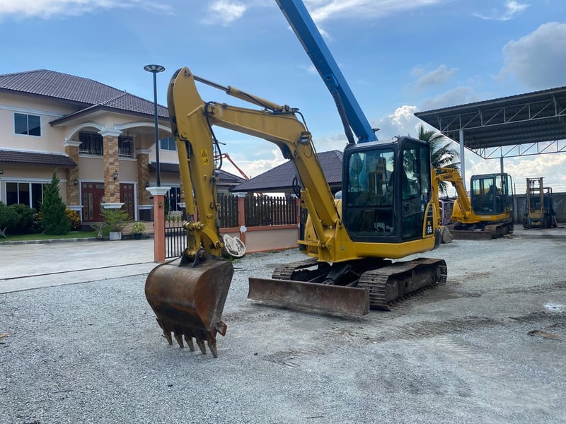 รถแบคโฮ KOMATSU รุ่น PC56-7 ขนาด 5 ตัน  รถเก่านอกนำเข้า ติดต่อ  Line jiraroj2909