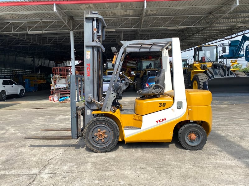 รถฟอร์คลิฟท์ TCM  FD30T6  ยก 3 ตัน   ยกสูง 3.5เมตร รถเก่านอกนำเข้า ติดต่อ Line jiraroj2909